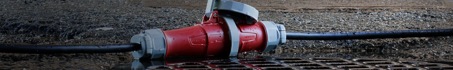 Broche et manchon de la série LEV près de la flaque