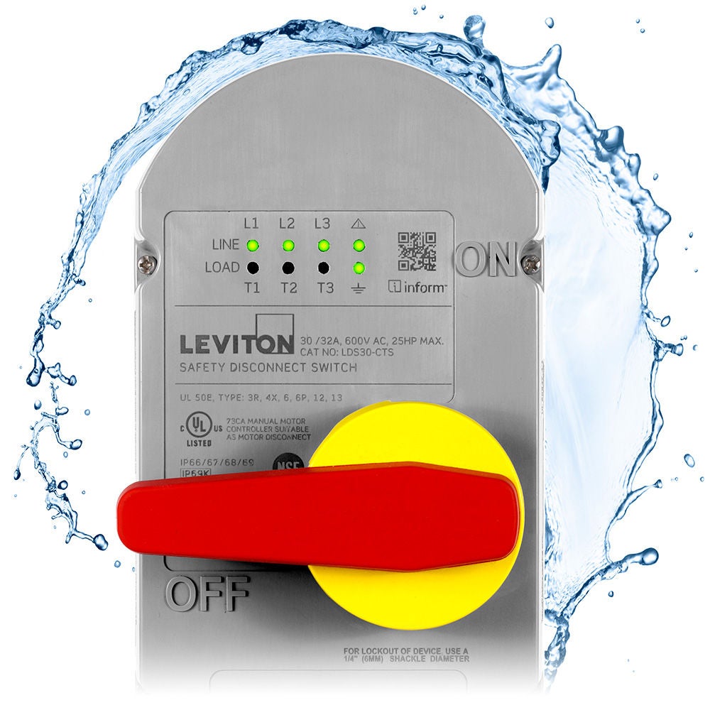 L’eau éclabousse un sectionneur non métallique à dessus incurvé