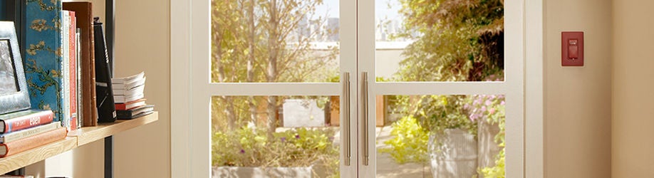 Plaque murale Renu par fenêtre