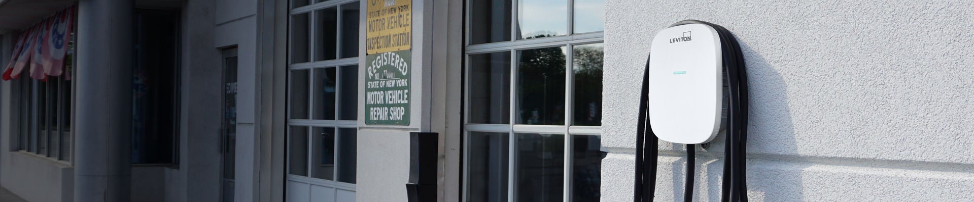 Chargeur de VE chez un concessionnaire automobile