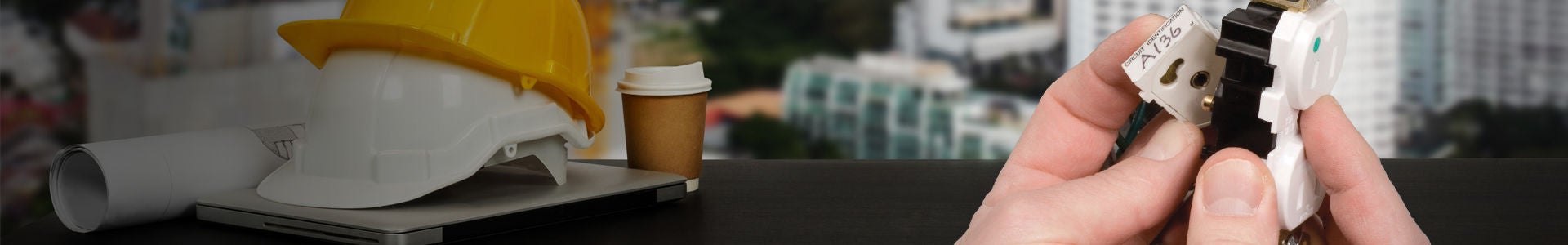 Calculateur Lev-lok - Casques sur comptoir, mains avec prise et module