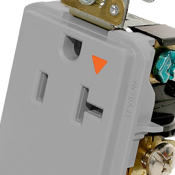 Détail de la face de mise à la terre isolée