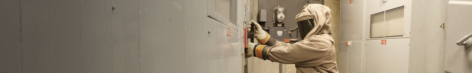 Ingénieur en équipement de protection contre les arcs électriques